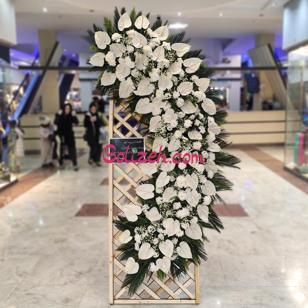 تاج گل ترحیم سفید برای تسلیت در تهران